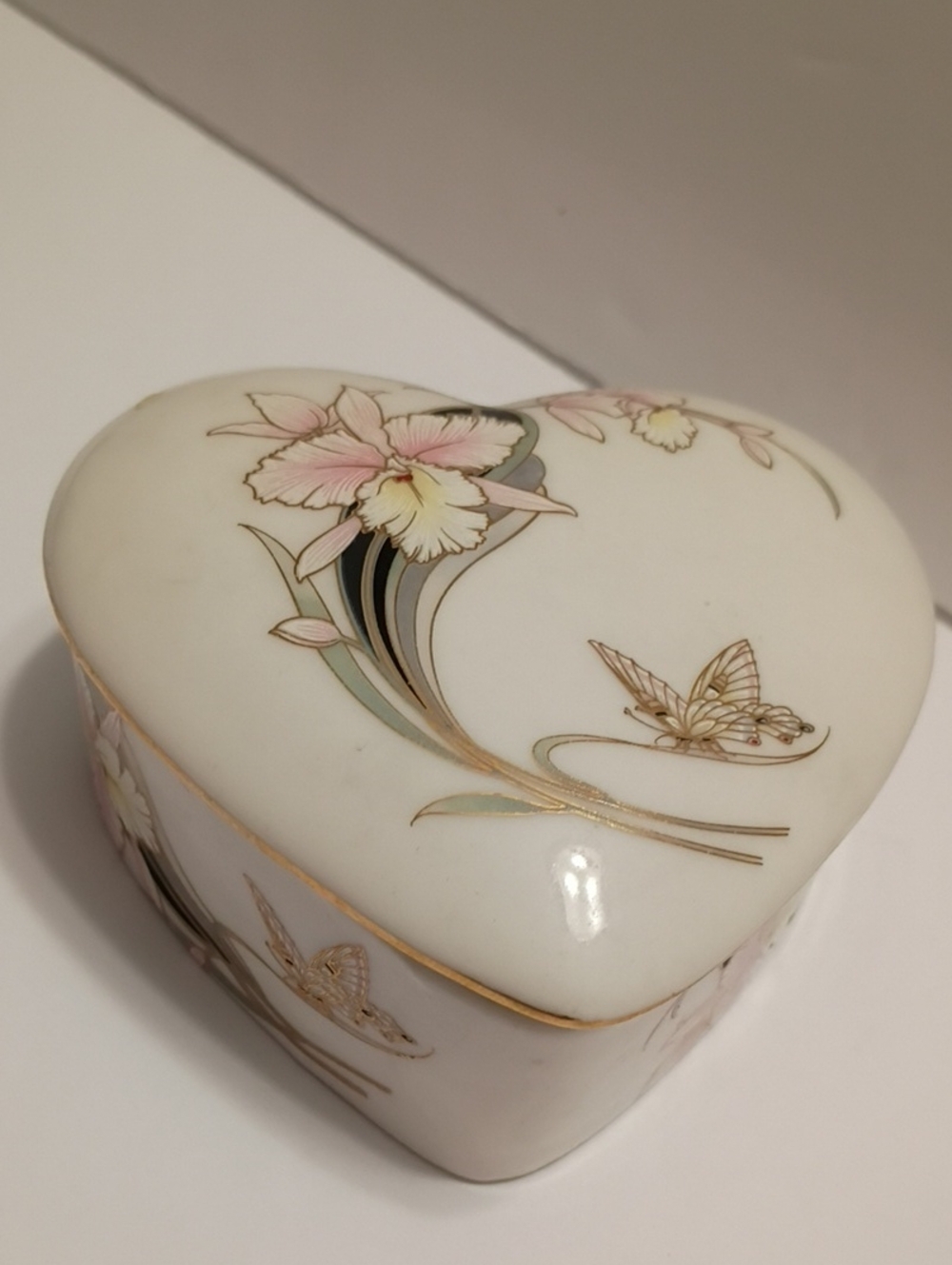 Heart-Shaped Butterfly Floral Fine China Japan Trinket Box Vintage